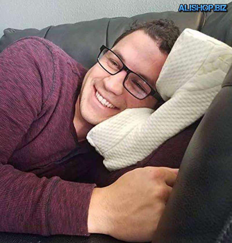 Pillow LaySee for those who like to sleep with glasses