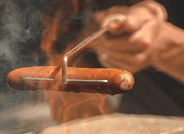 A skewer for roasting sausages over a fire Crank-Eez